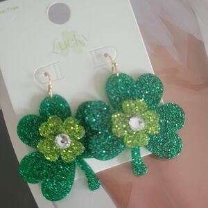 Lucky Green Shamrock St. Patrick's Day Dangle Earrings Nwt